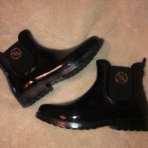 Guess rain boots